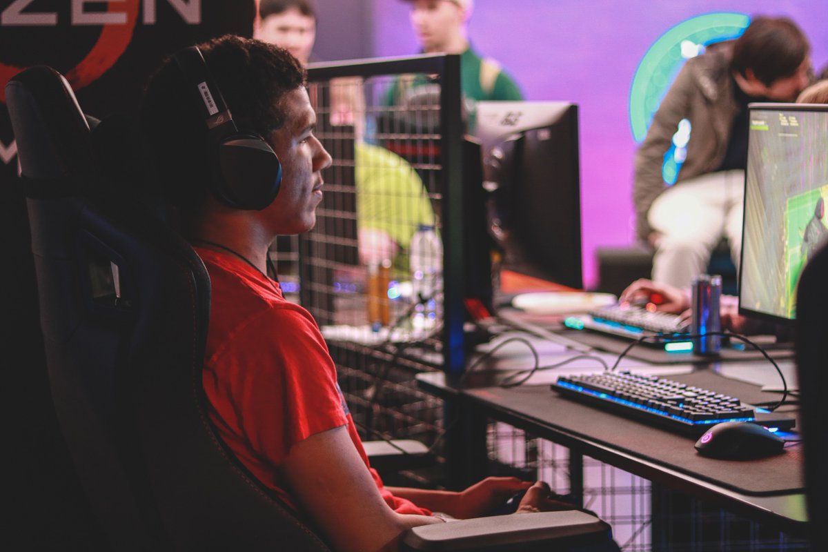 Axville's tweet photo. #ROGTakeover X #NUELLive19 https://t.co/26ffpEBaYF