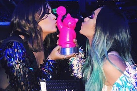 MelaniRivero7's tweet photo. #MTVLAICONOCALLEYPOCHE
vaaaamooo y vaaaamooo
#cachepower https://t.co/FznlkVp7m3