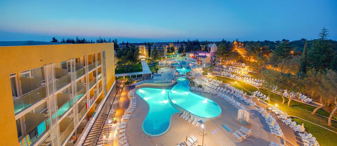 JavaCro's tweet image. Tickets almost SOLD OUT for #JavaCro19 conference (May 12-14, Umag) ❗️ 45 great sessions &amp;amp; speakers, 6 tracks, 3 halls, 2.5 days, great venue ☕️ 2019.javacro.hr #Java #conference #programming #softwaredevelopment #sea #fun #JavaCro ☕️ Discounts for #HUJAK &amp;amp; #HrOUG members