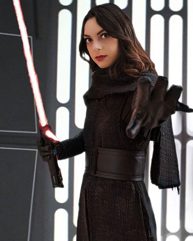 ShareMyCosplay's tweet photo. More #StarWarscosplay for you! #Cosplayer @emmabcosplay with her awesome #Kyloren in this epic shot @boba.fettography. #cosplay #starwars
.
.
.
#fb #tb #sharemycosplay #disney #disneycosplay #kylorencosplay #firstorder #deathstar #sith #sithlord #darksi… https://t.co/g5YLIrYElo https://t.co/B4NNqkmJs0