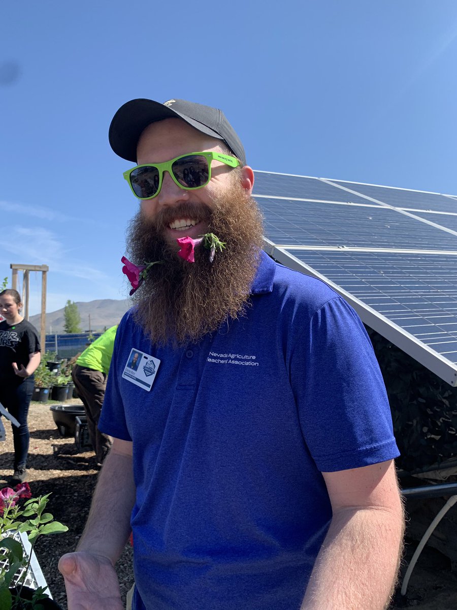 Picture perfect day, with a picture perfect backdrop for some outdoor learning with Mr. Mann and the Carson High School Horticulture Science, Plant Science and Greenhouse management class. #teachag #ThankATeacher