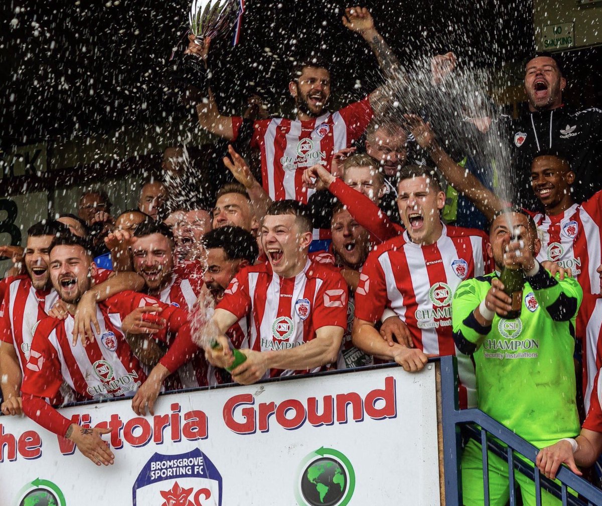 JohnPykett's tweet photo. GET IN THERE!!!! Absolutely buzzing to be part of three consecutive promotions at @SportingFC ❤️

2016/17 ⬆️✅
2017/18 ⬆️✅
2018/19⬆️✅ 
#backtobacktoback

Ps. The last picture is of my old man as I’m currently in Australia wide awake at 330am buzzing! https://t.co/FeUJLvk9Lm
