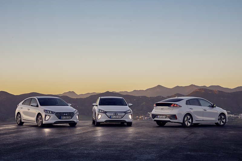 PluginMagazin's tweet photo. Hyundai Ioniq is going to cross longer distances https://t.co/dEYy12XkrY https://t.co/gd1QUDHF8u