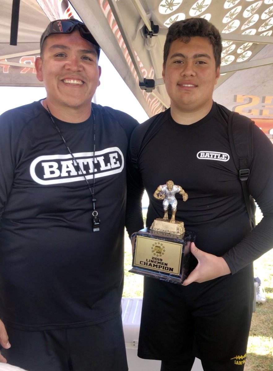Barbara_Meza's tweet photo. Thank you coaches @CoachCambero @KTalavou @NoaPouono for the opportunity. Damián learned so much from your #SoCalBigs camps. It has been such a joy and honor to be a part of your team. Wishing #ServiteFootball a triumphant season. #BattleAtTheDen #LinemanLiving https://t.co/uK5JMNndCW