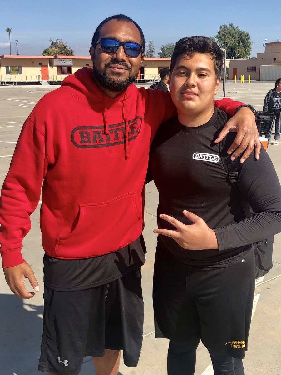 Barbara_Meza's tweet photo. Thank you coaches @CoachCambero @KTalavou @NoaPouono for the opportunity. Damián learned so much from your #SoCalBigs camps. It has been such a joy and honor to be a part of your team. Wishing #ServiteFootball a triumphant season. #BattleAtTheDen #LinemanLiving https://t.co/uK5JMNndCW