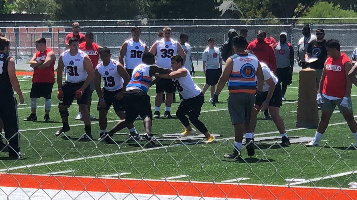 Barbara_Meza's tweet photo. 💪🏽🏆#SoCalBigs #JuiceCounty #BattleAtTheDen #Lineman #LinemanChamps #LinemanLiving #LinemanLeadTheWay #HogLife #OLDL #LinemanPride #ServiteFootball #Credo #Friars #SFFootball #Chiefs #OnceAChiefAlwaysAChief https://t.co/04h5lZ49h3