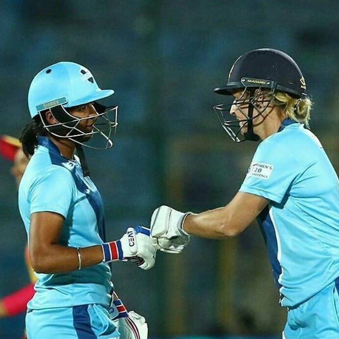 BCCIWomenLIVE's tweet photo. What a player Smriti Mandhana ❤
@mandhana_smriti
TRAILBLAZERS beat SUPERNOVAS by 2 runs ✅
#SmritiMandhana #HarmanpreetKaur #WomensT20Challenge #WomenT20Challenge #VIVOIPL #GameBanayegaName #WomensIPL #WIPL #WIPL2 #WIPL2019 https://t.co/0UQBjcVuf9