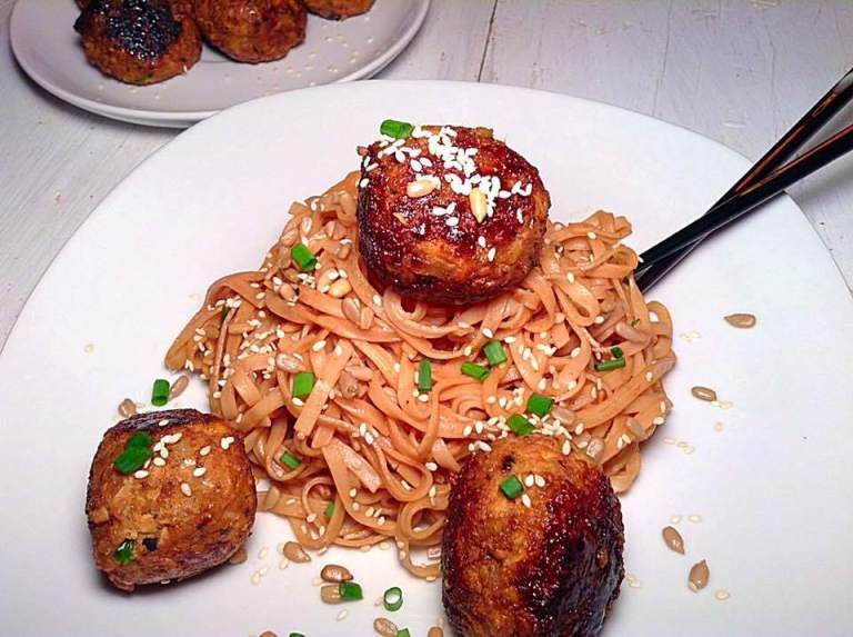 svegelicious's tweet photo. Sweet tofu and chickpea balls on rice noodles with peanut butter sauce -This  pasta recipe marries sweet and savory. I just love the “meatiness” of the balls, you could almost be fooled in thinking it is meat. https://t.co/QmOk6zFiDm #pasta #Vegan #plantbased #HealthyEating https://t.co/VDYGR7Skad