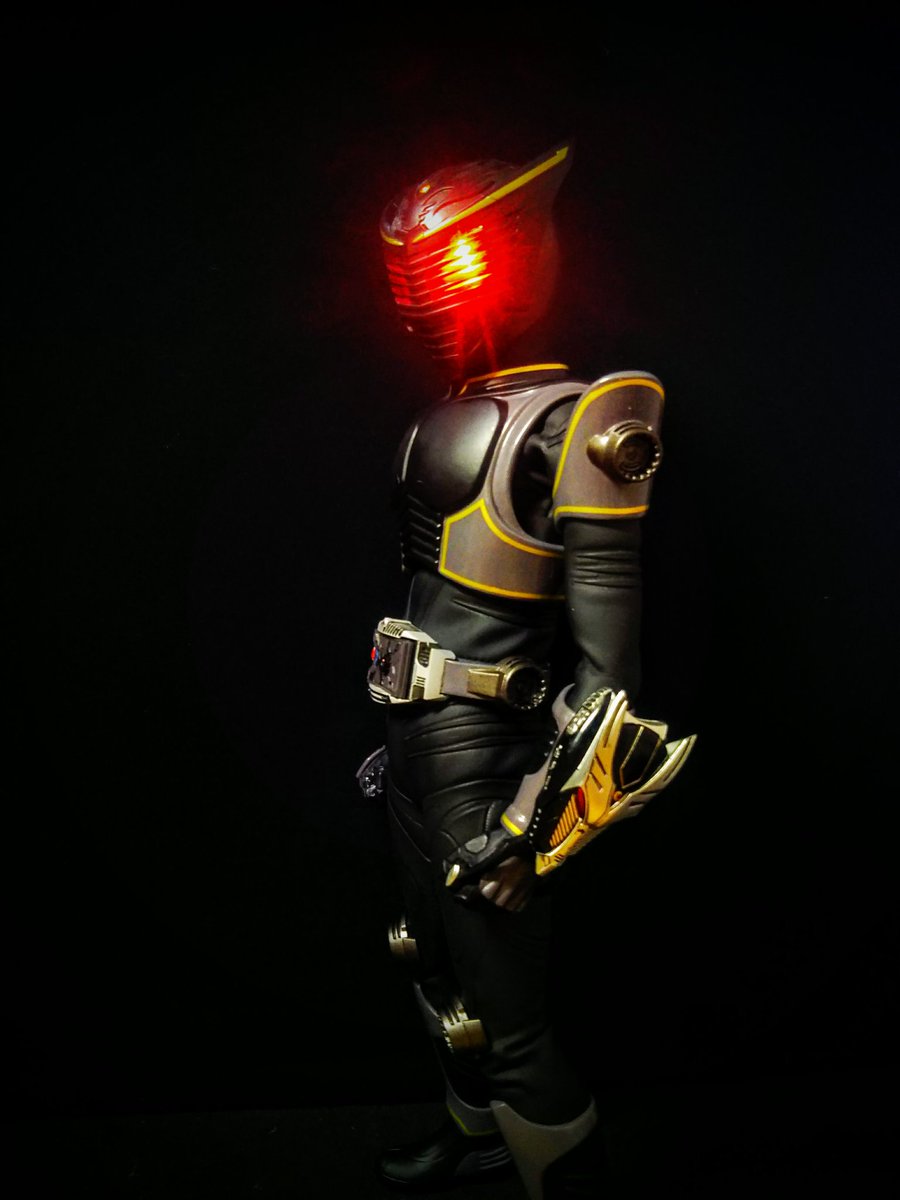 俺は..お前だ..鏡の中のな..。” 仮面ライダーリュウガ #RAH写真部