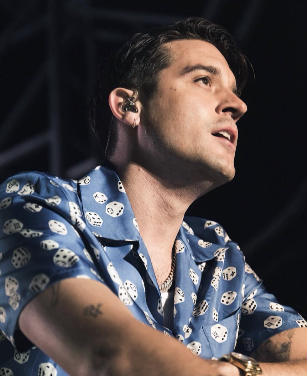 archivegerald's tweet image. BITCH
W
T
F