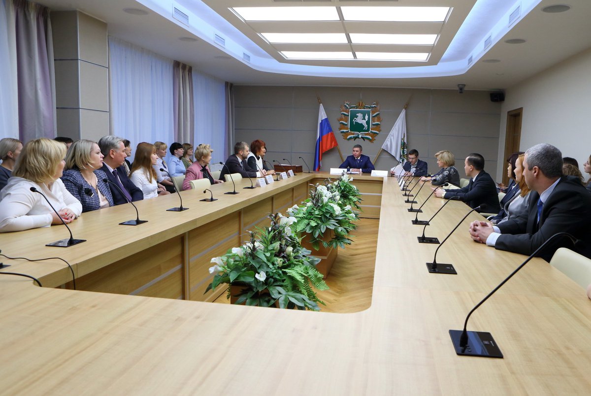 Портрет служащих мурманской области. Контрольно-счетная палата воронежской области. Чиновники рф. Областных госслужащих областных. Ксп воронежской области.