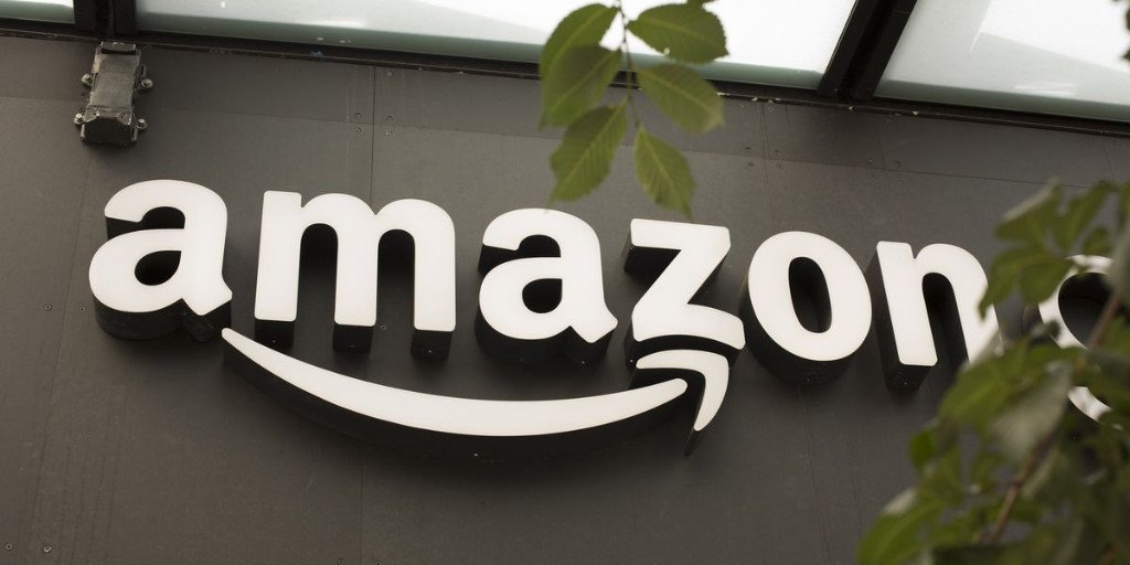 rodriguezhernan's tweet photo. La mitad de los compradores de #Amazon prefiere ceder sus #datos a #Bezos que al #Gobierno. Si los usuarios de Amazon tuvieran que elegir a quién confiar sus datos personales, un 55,5% elegiría a Jeff Bezos. 

https://t.co/sl7Y52fZKq https://t.co/80tUYsOSol