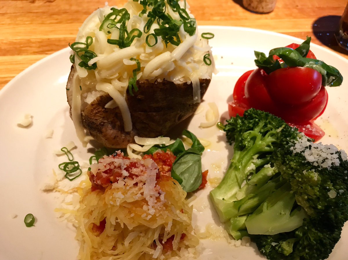 lovethingsgf's tweet photo. Veggie platter from @hillstonerestaurant 😍. You can choose up to 5 veggies (the baked potato counts as two). I chose tomatoes, broccoli, spaghetti squash and a loaded baked potato! So good! 🍽🍅🥦🥔 #lovethingsglutenfree  #glutenfree #miami https://t.co/Co8YsF5y5J