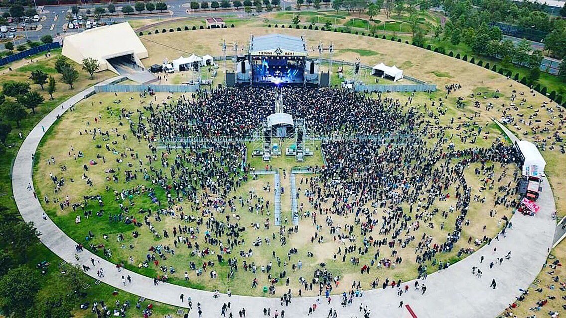 Crowd building in Mexico City #tierrabeat 2019