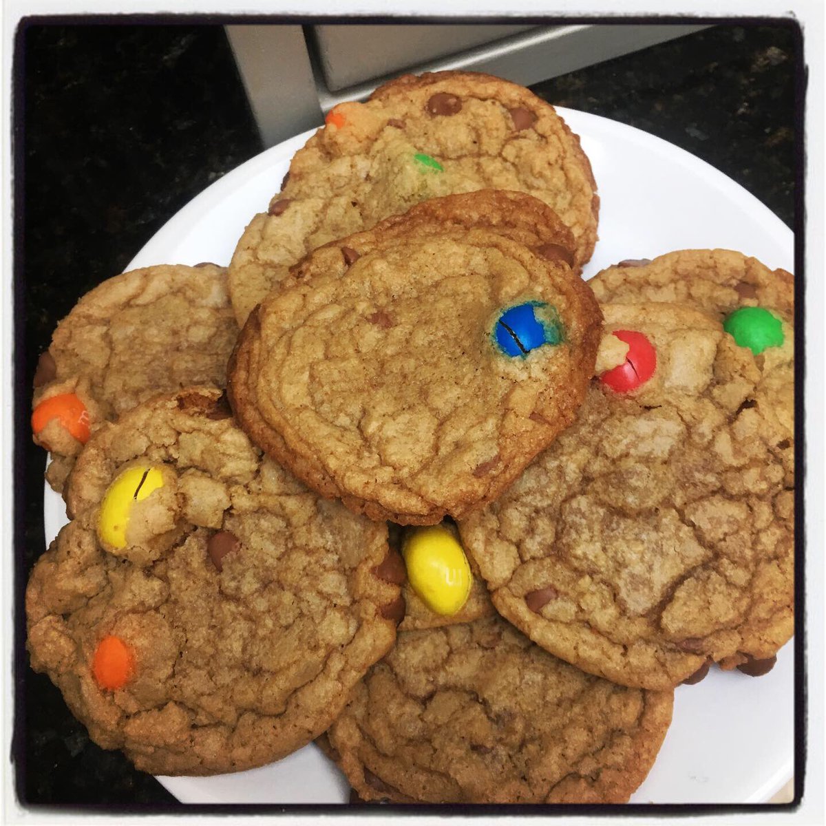 Lulutantan's tweet photo. Homemade M&M & chocolate chip cookies fresh out of the oven! #deliciousfood #weekendchef #weekendcooking #delicious #relaxandcook #weekendfood #cotswoldslifestyle #Cotswolds #cotswoldstyle #thecotswolds #weekendfood #foodie #foodielife #livingthedream #lovingit #livingmybestlife https://t.co/XEd4U2eQd2
