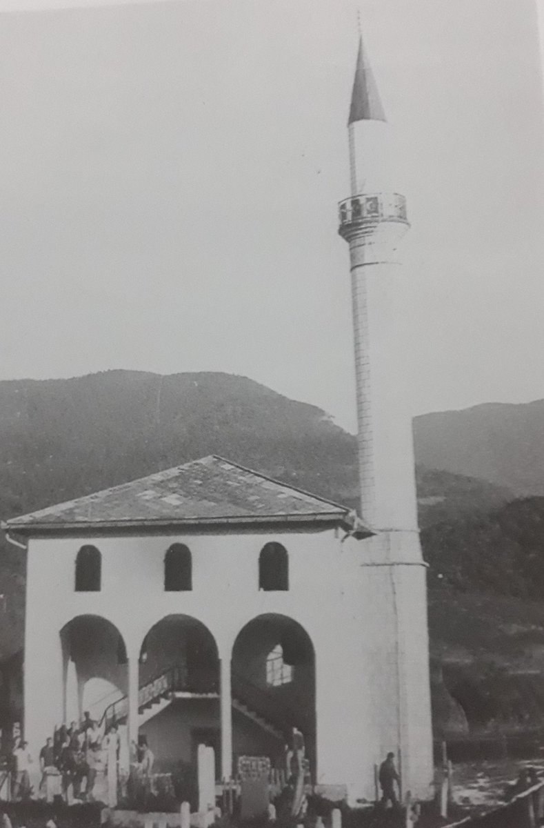 Geographymunic1's tweet photo. #mosque #beforeandafter #reconstruction #60s #1960s #70s #1970s #Bosnia #bosniaandherzegovina #history #historypost #historicalpost #historical

Mosque in Kahriman-Pazarić before and after it's reconstruction.

-before picture from 1969/70 
-after picture from 1970.

N.B. IX-3 https://t.co/5Wizc0zef0