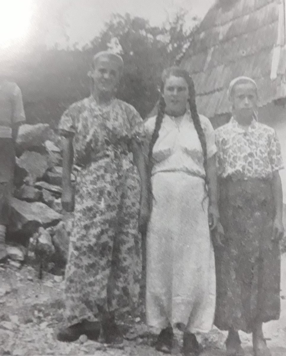 Geographymunic1's tweet photo. #oldclothes #clothes #1950s #50s #1960s #60s #historypost #historicalpost #history #historical #old #bosnia #BosniaAndHerzegovina #Sarajevo
 
Clothes that people used to wear a while back.

N.B. IX-3 https://t.co/FNcWBRfNzD