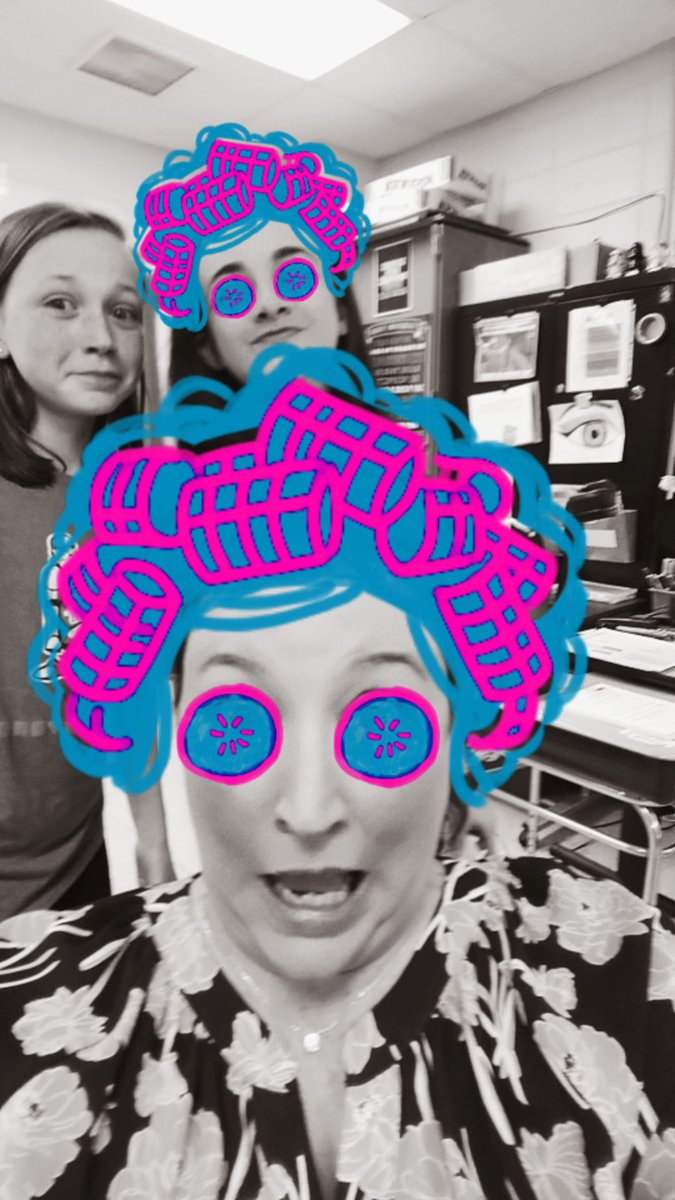 RSkidmoreQMS's tweet photo. Sometimes building relationships with students looks like this! Don't be afraid to have a little fun with your Ss! #afterschoolsnaps #QMS225 #QMSGold #QMSRocks https://t.co/mRpNkLg0NF