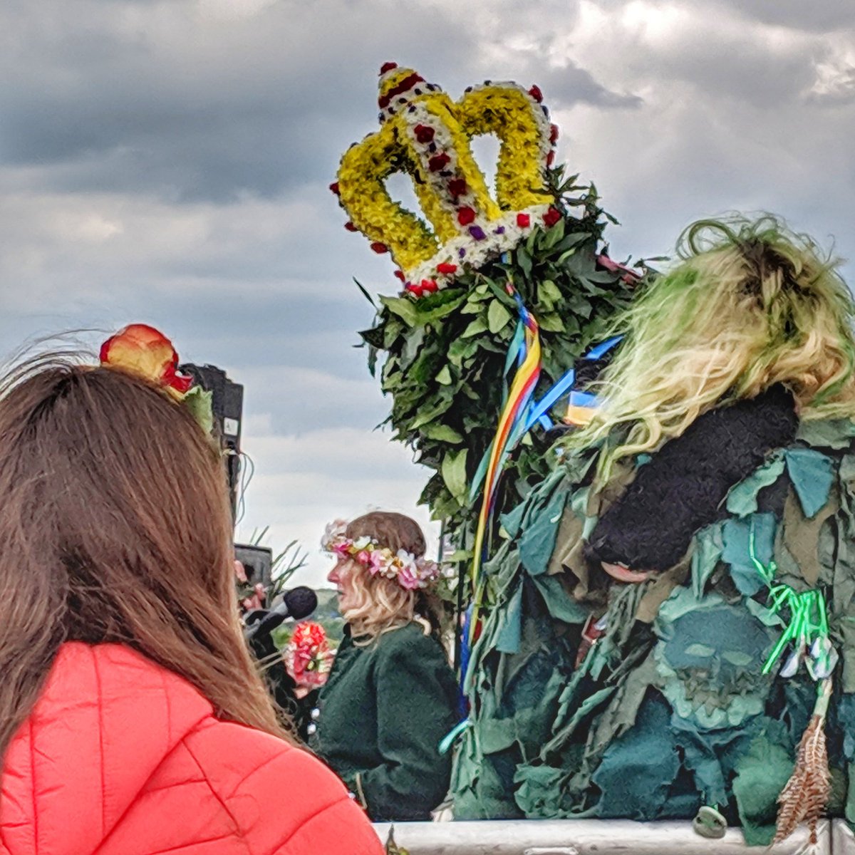He's behind you Rachel...
#Hastings @hastingsjitg <a href="/MadJacksMorris/">Mad Jack's Morris</a>