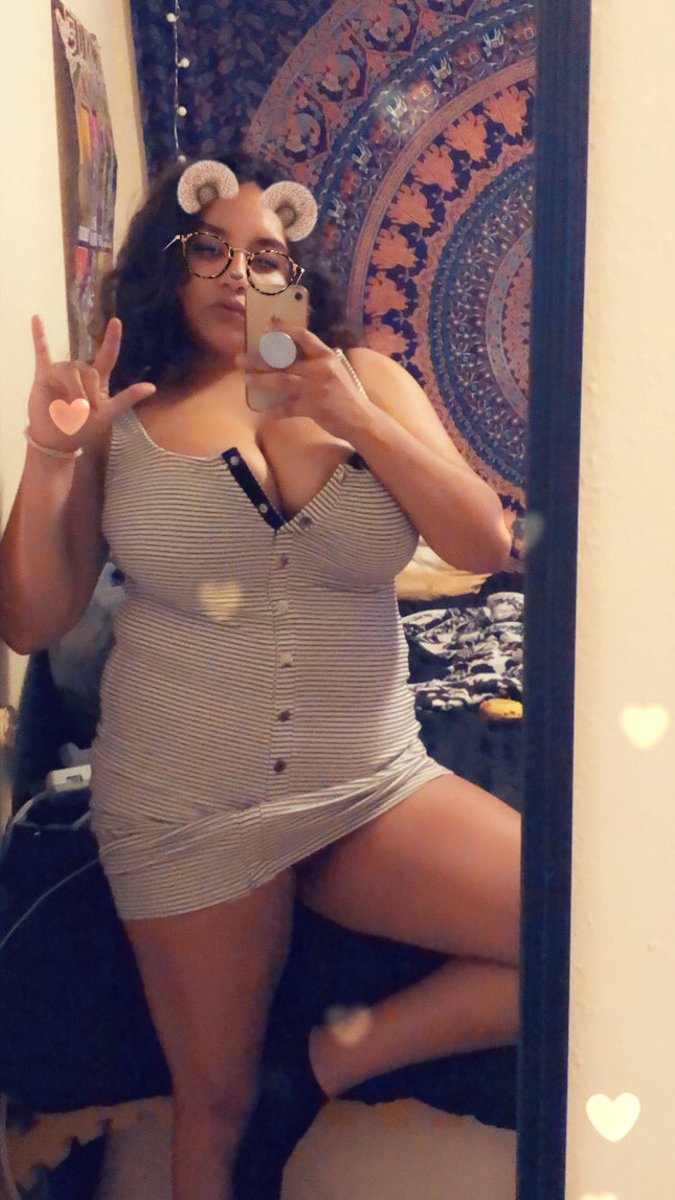 ripfez's tweet photo. Look at these cute dresses I got 🤩 #booty #latina #busty #bigboobs #bustylatina #snapchatpremium #snapchatnsfw #snapchatthot #sellingnudes #buymynudes #sellingpremium #bigtits https://t.co/H2h8ZQdHm0