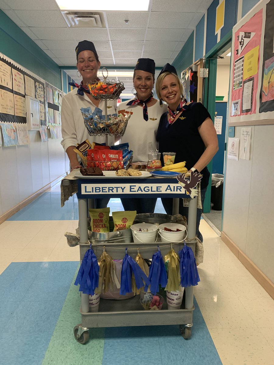 MrsMulkey5's tweet photo. This was definitely the best part of today! Thank you @LibertyES #LibertyPTA for the Sonic drinks and snacks! #LibertyEagleAir #love #firstclassservice #rm418 https://t.co/T5Z6ClAxYr