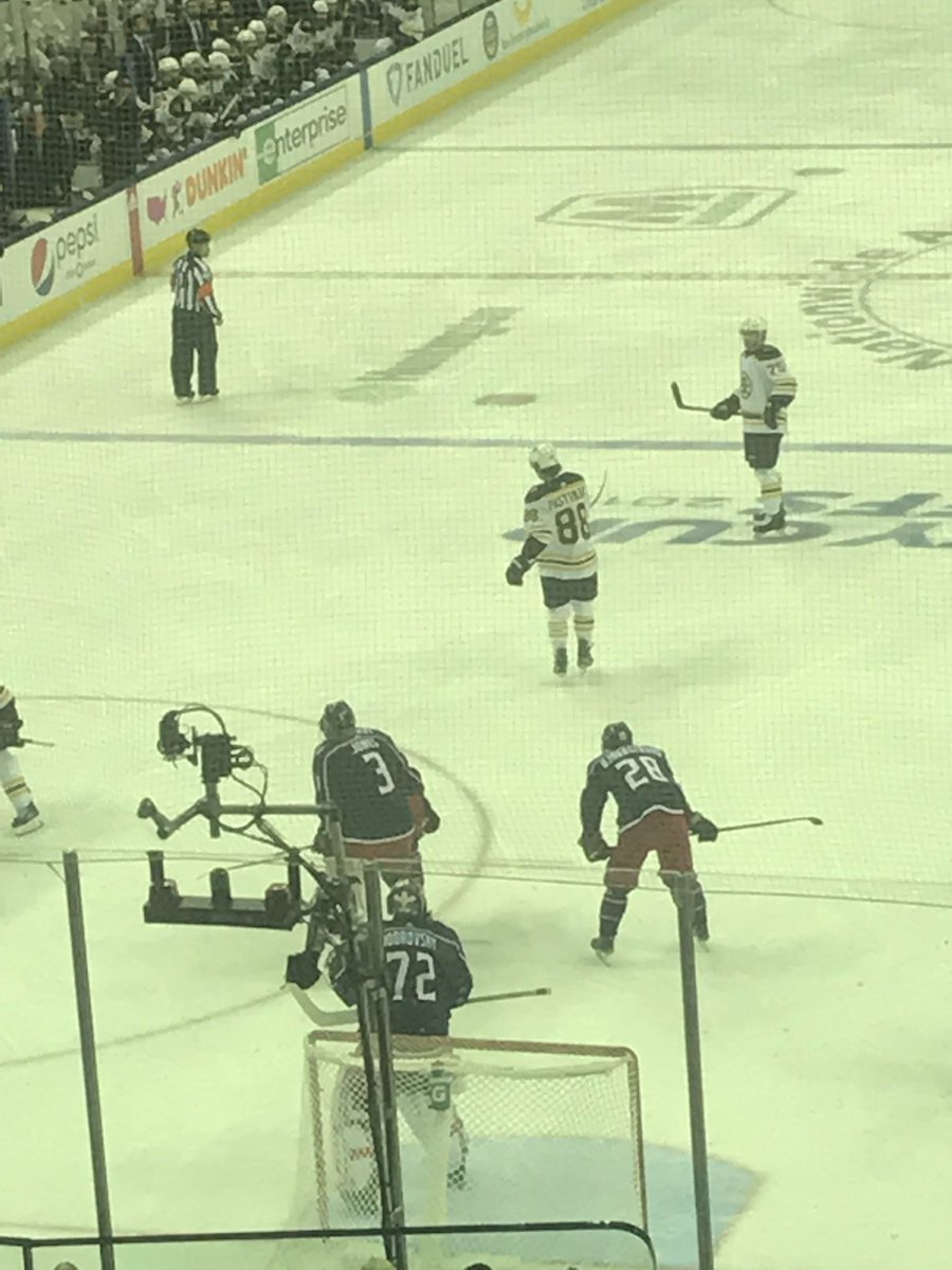 staceyHanel's tweet photo. Crazy loud.  Let’s go jackets. #cbj https://t.co/xTzsQvvMfZ