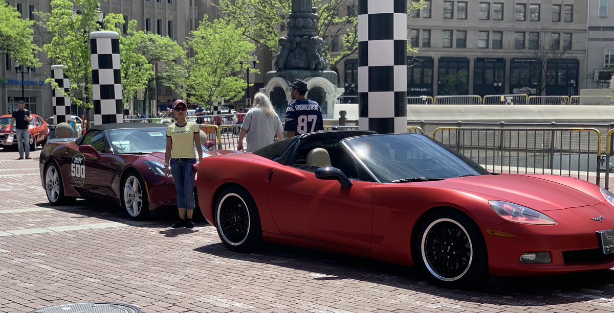 jrb_mike's tweet photo. Beautiful day in Indianapolis. It’s that time of the year #indy500 #Wrappedcars #Indianapolis https://t.co/c0ezcLgha2