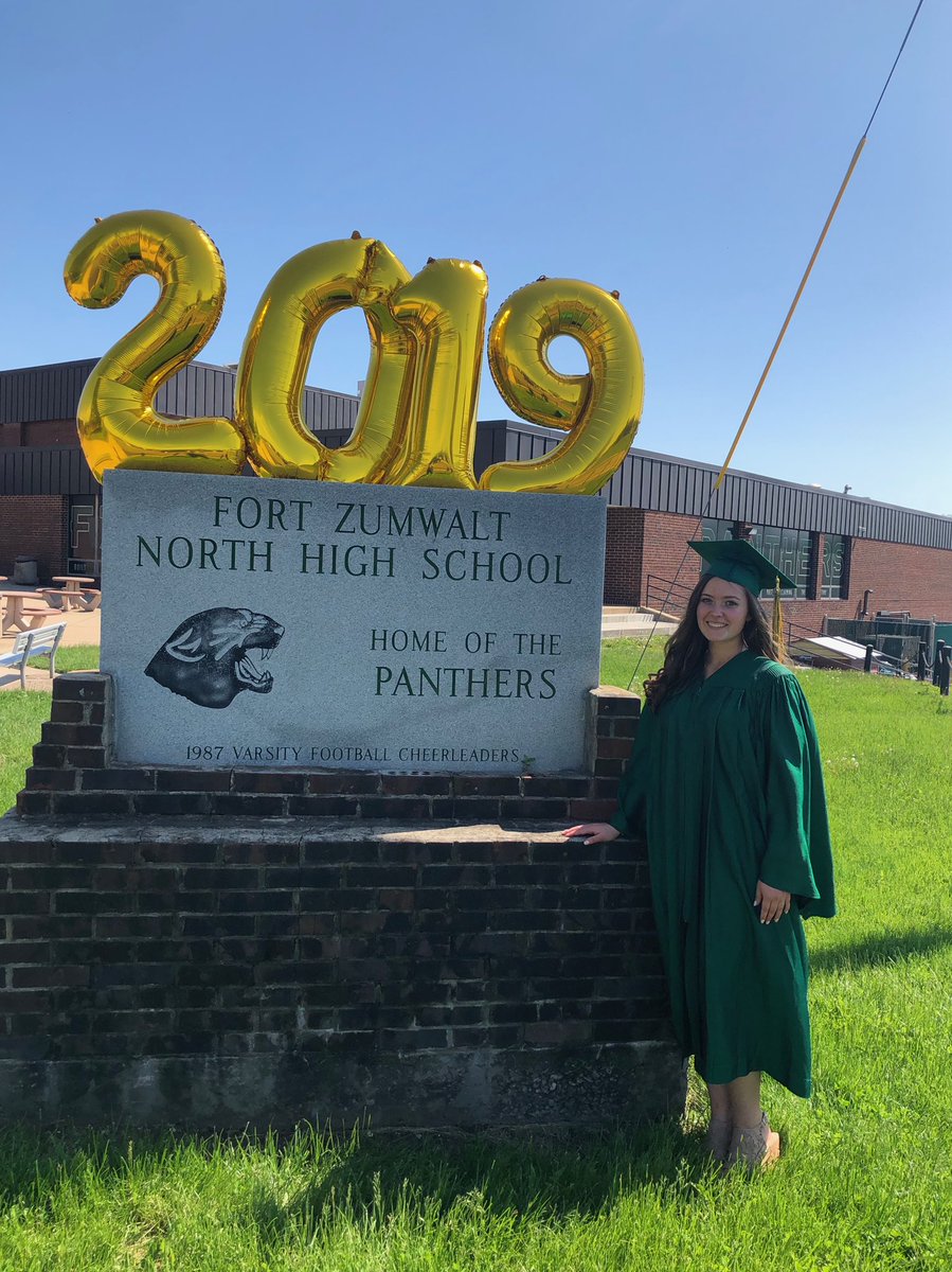 JanesMackenzie's tweet photo. #fznSeniorSlideshow19 https://t.co/9XSLzVc6Ws