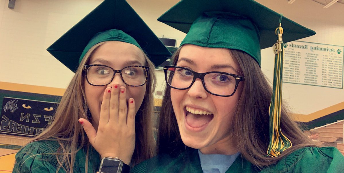JanesMackenzie's tweet photo. #fznSeniorSlideshow19 https://t.co/DYeoPF5UQz