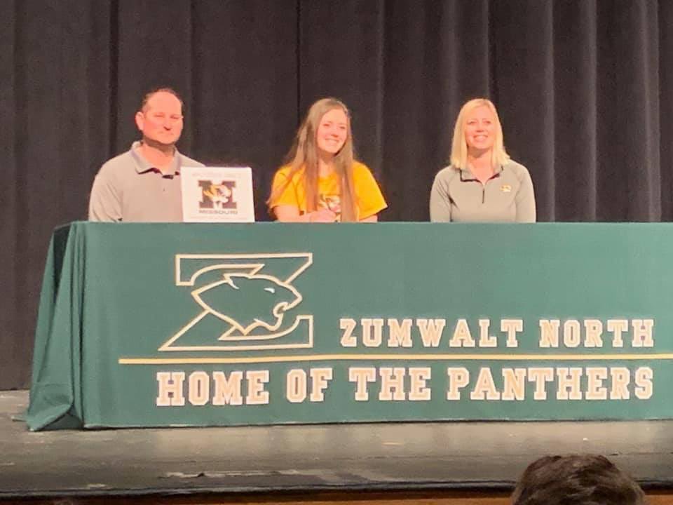 JanesMackenzie's tweet photo. #fznSeniorSlideshow19 https://t.co/DYeoPF5UQz