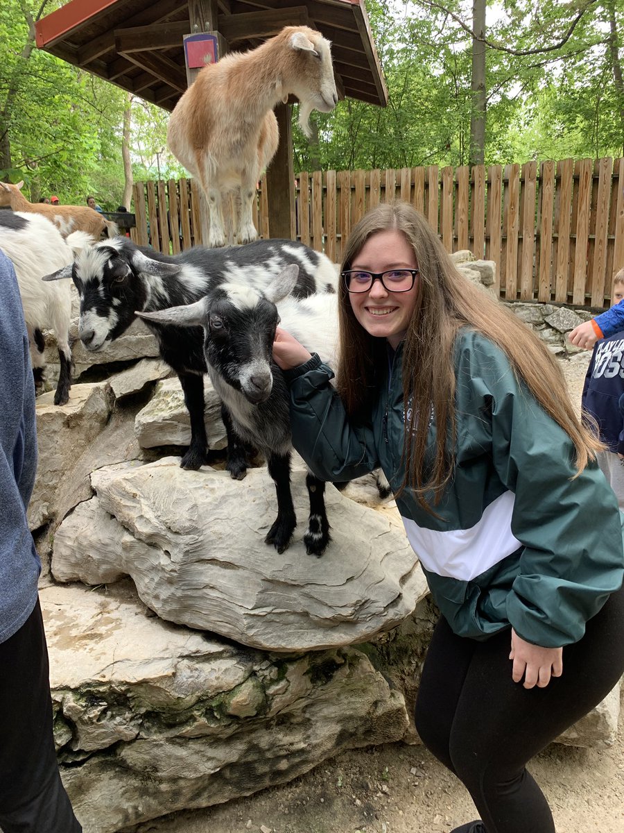 JanesMackenzie's tweet photo. #fznSeniorSlideshow19 https://t.co/U9fXObaPG5