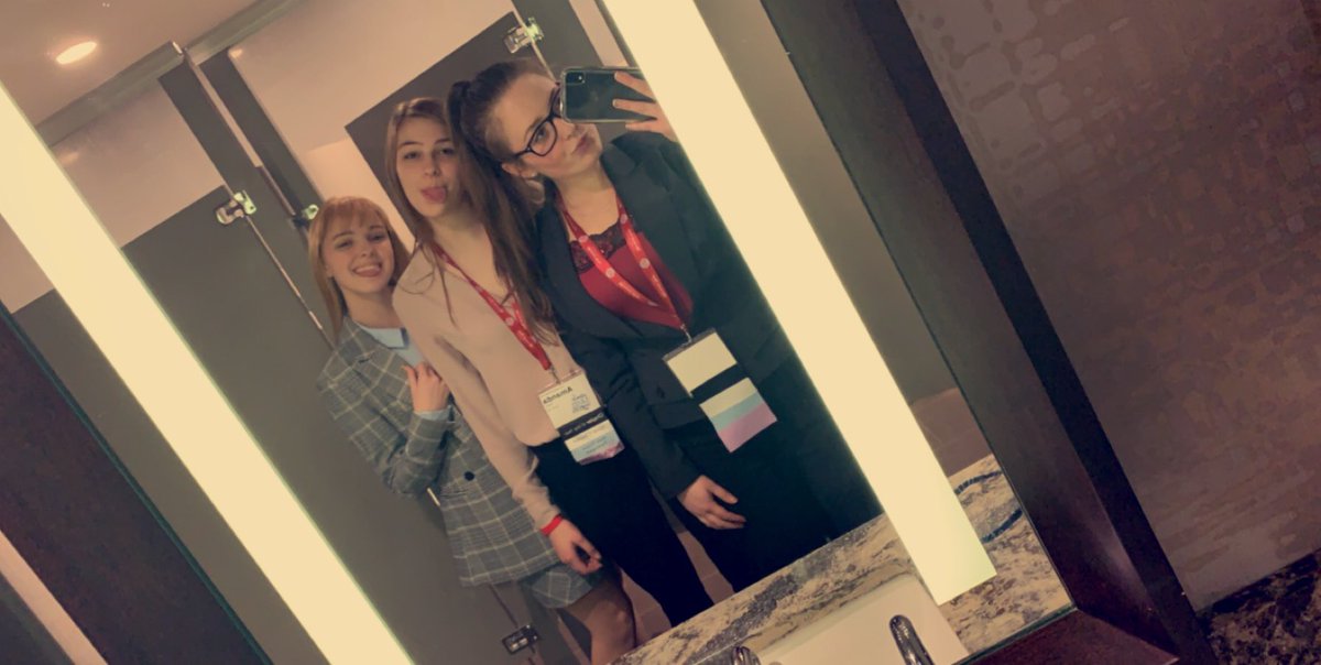 JanesMackenzie's tweet photo. #fznSeniorSlideshow19 https://t.co/U9fXObaPG5