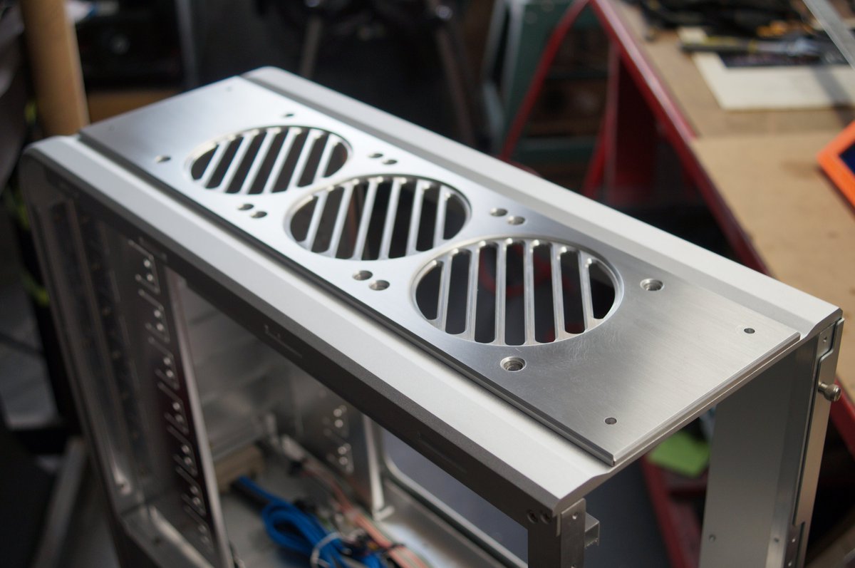 Mnpctech's tweet photo. Modding Classic Silverstone Tj07 for @Dazmode 

#pcmr https://t.co/mWzFqSOYQB