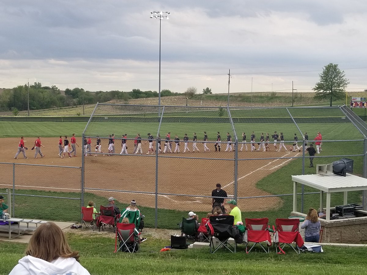 MBDragonSports's tweet image. . @MBBaseball2019 (13-6) defeats @LawsonGoCards 2-0! Kaden Anderson throws the complete game shutout! #MBDragonPride #BuchUp @SJNPSports @KQ2SPORTS