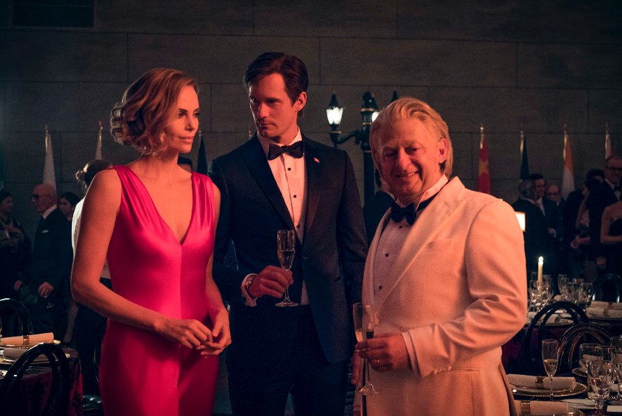 | News stills of Alexander Skarsgrd and Charlize Theron in "Long Shot". (Source: CinemaClock, @Cinepolis) #AlexanderSkarsgard #CharlizeTheron # LongShot | News stills of Alexander Skarsgrd and Charlize Theron in "Long Shot". (Source: CinemaClock, @Cinepolis) #AlexanderSkarsgard #CharlizeTheron # LongShot