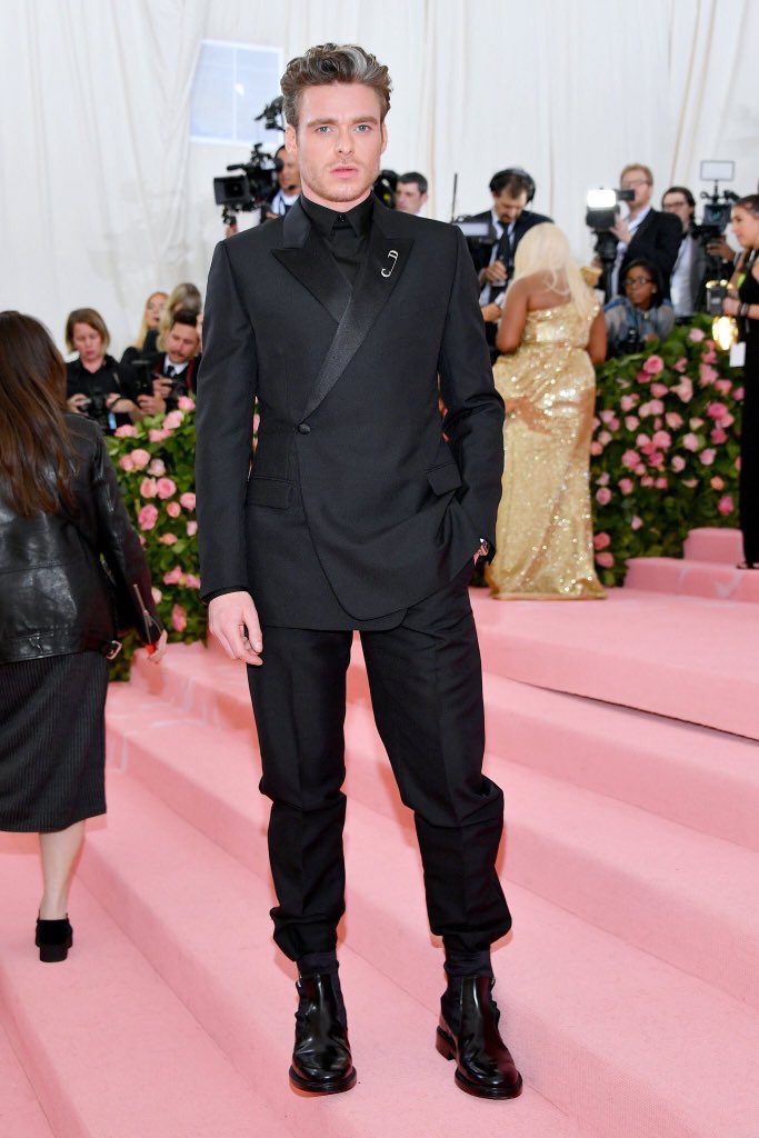 watrmelonsugarr's tweet photo. TONY STARK did not SACRIFICE himself for THIS #MetGala https://t.co/DtYBFtUXkD