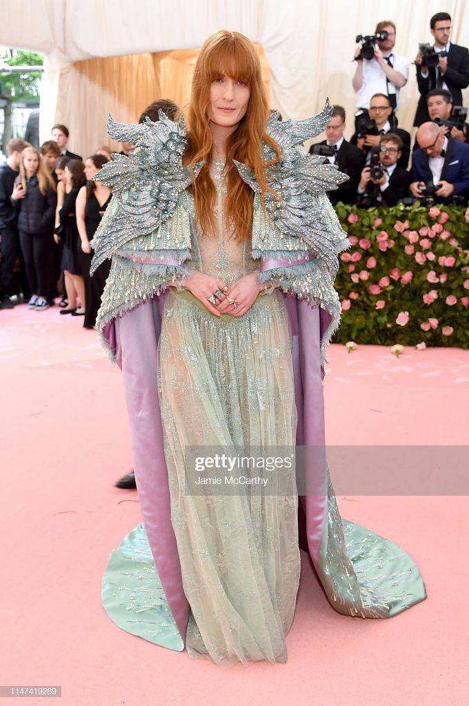 I LOVE FLORENCE SO MUCH LOOK AT HER SHES A GODDESS #metgala