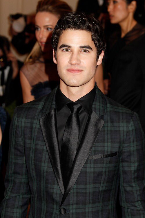 ianamurray's tweet photo. darren criss’ met gala glo up... i have to stan https://t.co/E2PTElsAJI