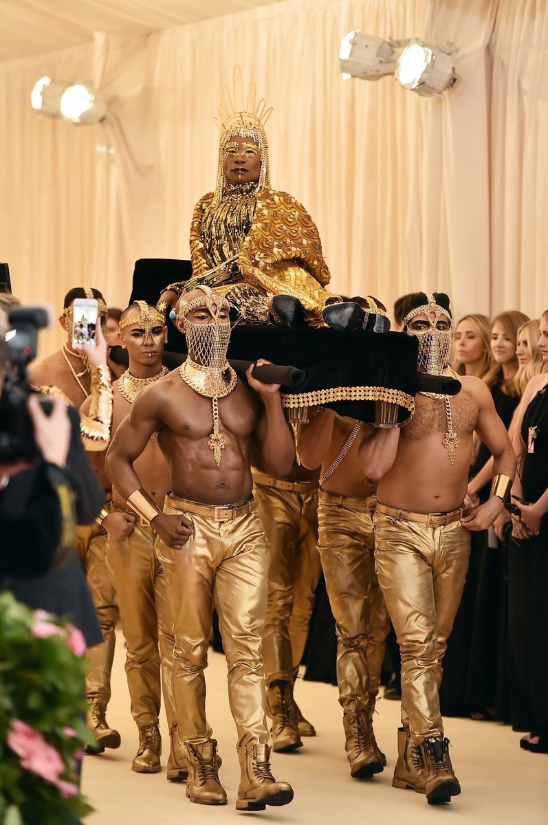 MAGDAJESCOBAR's tweet photo. Wow billy really is THAT bitch #MetGala https://t.co/HpUTJTcUiw