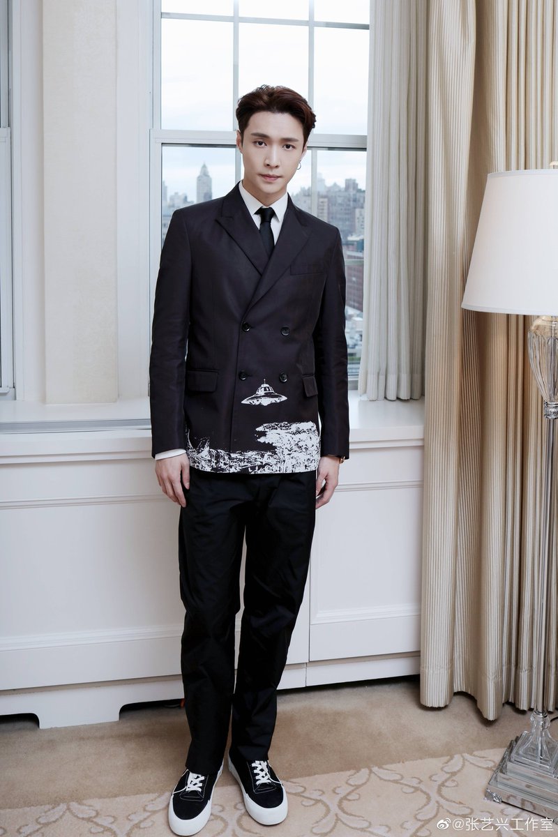 XingPark's tweet photo. 190507 Yixing Studio Weibo update: "Boss Zhang Yixing is about to go on #METGala red carpet, wearing custom made black suiting "The Traveller" by Valentino creative director Pierpaolo see you on the red carpet in a bit!"
#LAYxVLTNinNYC
#LayZhangMetGala
@layzhang https://t.co/jIdQCeEeTv