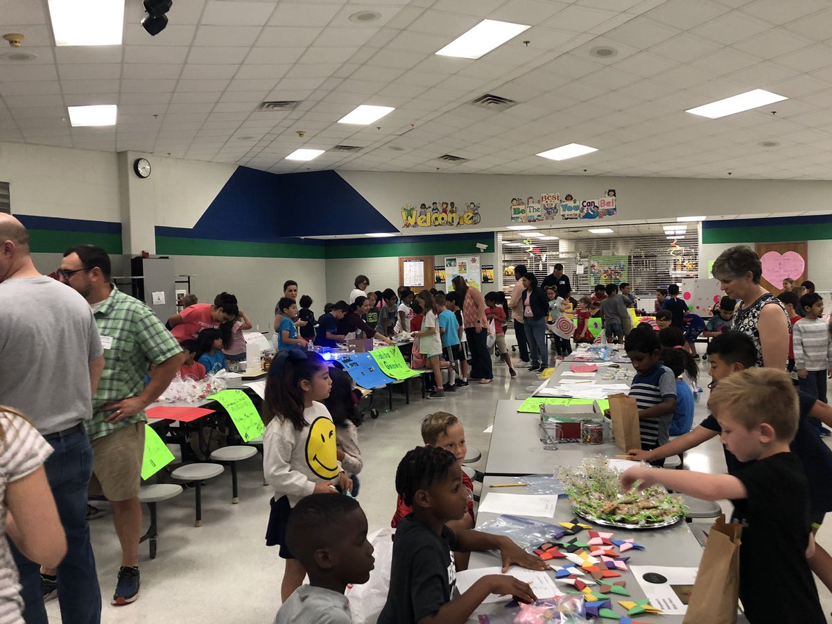 roachteach's tweet photo. Our 3rd gr @DCEtrailblazers demonstrated CISD core value of redefining success today @ economics fair. Raising $ through service projects. They were VERY successful!
#CISDOurStory
#DCE20 https://t.co/K5C78onFd1