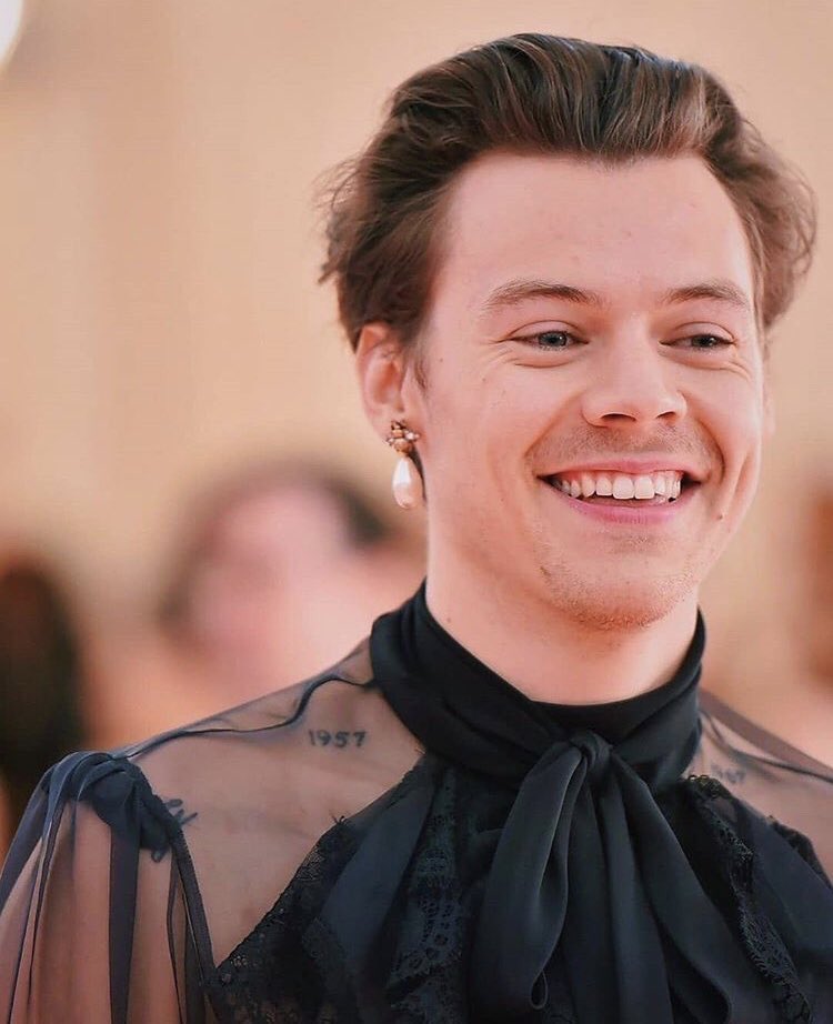 fallingfortaegi's tweet photo. obrigada deus por me deixar nascer na mesma época que harry styles
#MetGala https://t.co/ezgD461Kok