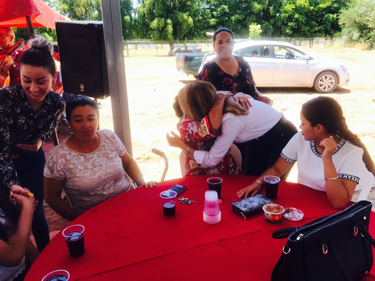 RoxanaRubioVal2's tweet photo. Celebrando con mi gente en el 56 aniversario del Ejido de Baburía, Municipio de Sinaloa. Lugar de donde soy originaria y de donde estoy profundamente orgullosa de pertenecer.

#RoxanaRubio #PartidoAccionNacional https://t.co/vCIMO0k4ot