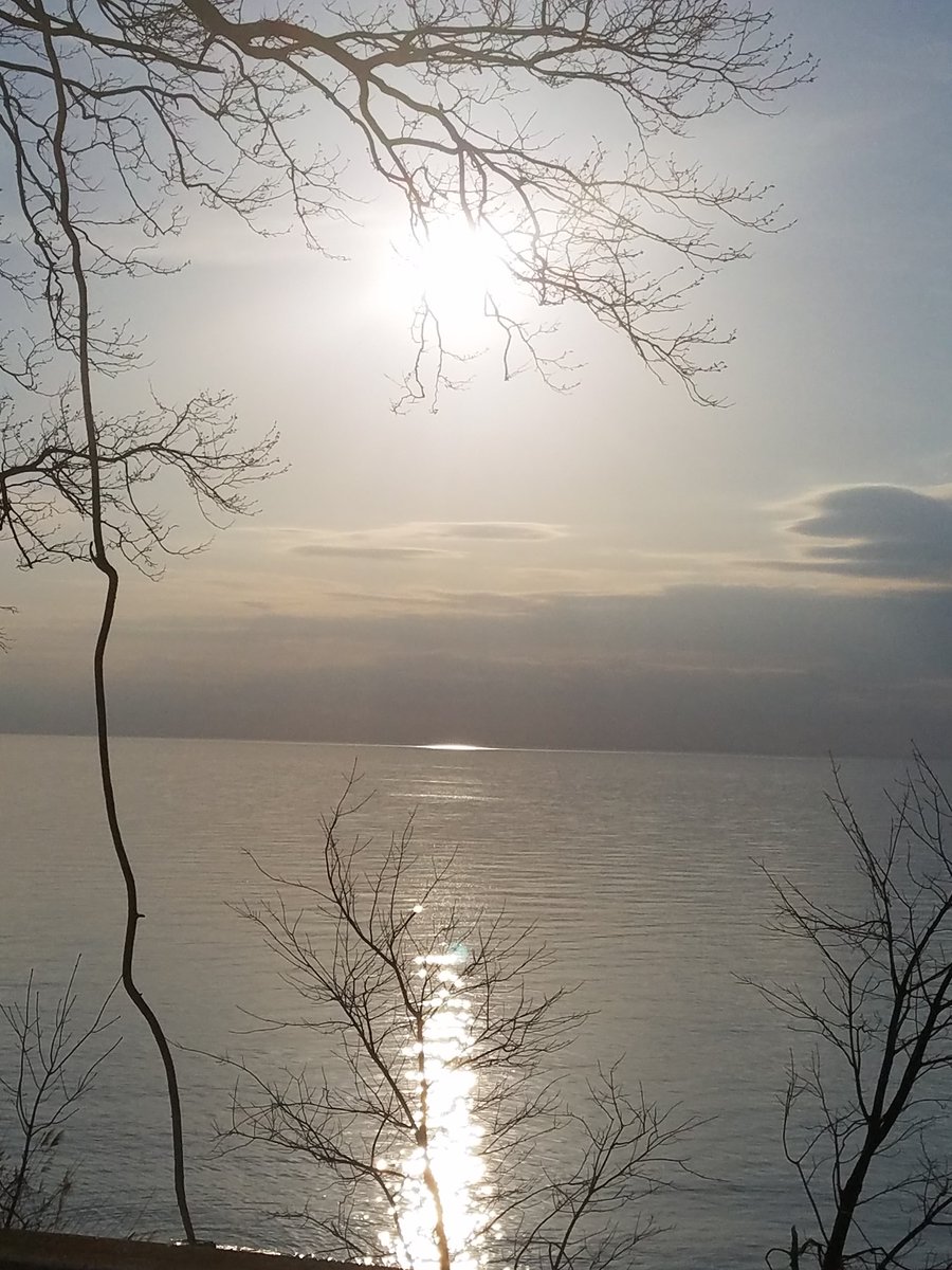 jimsdudley's tweet photo. Date night w the hubby.. #LakeErie #HowIRecoverFromMonday https://t.co/dUNwnIjgO0
