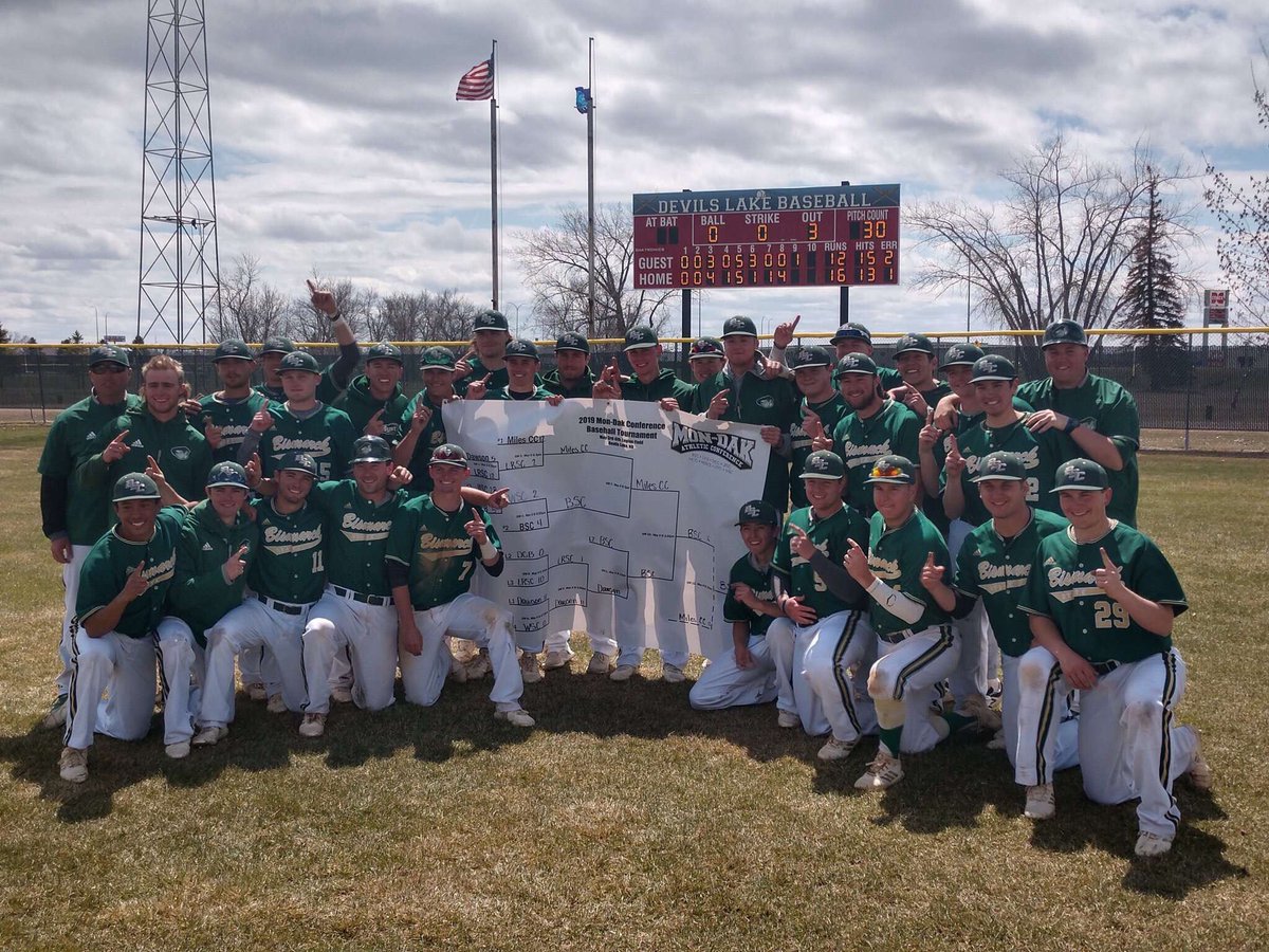 PenStics's tweet photo. THE STICS ARE YOUR 2019 MONDAK CHAMPS BABY!! The whole team contributes in crazy 16-12 victory! #rollstics #grease #dumpem #champs https://t.co/8D1jppMn7i