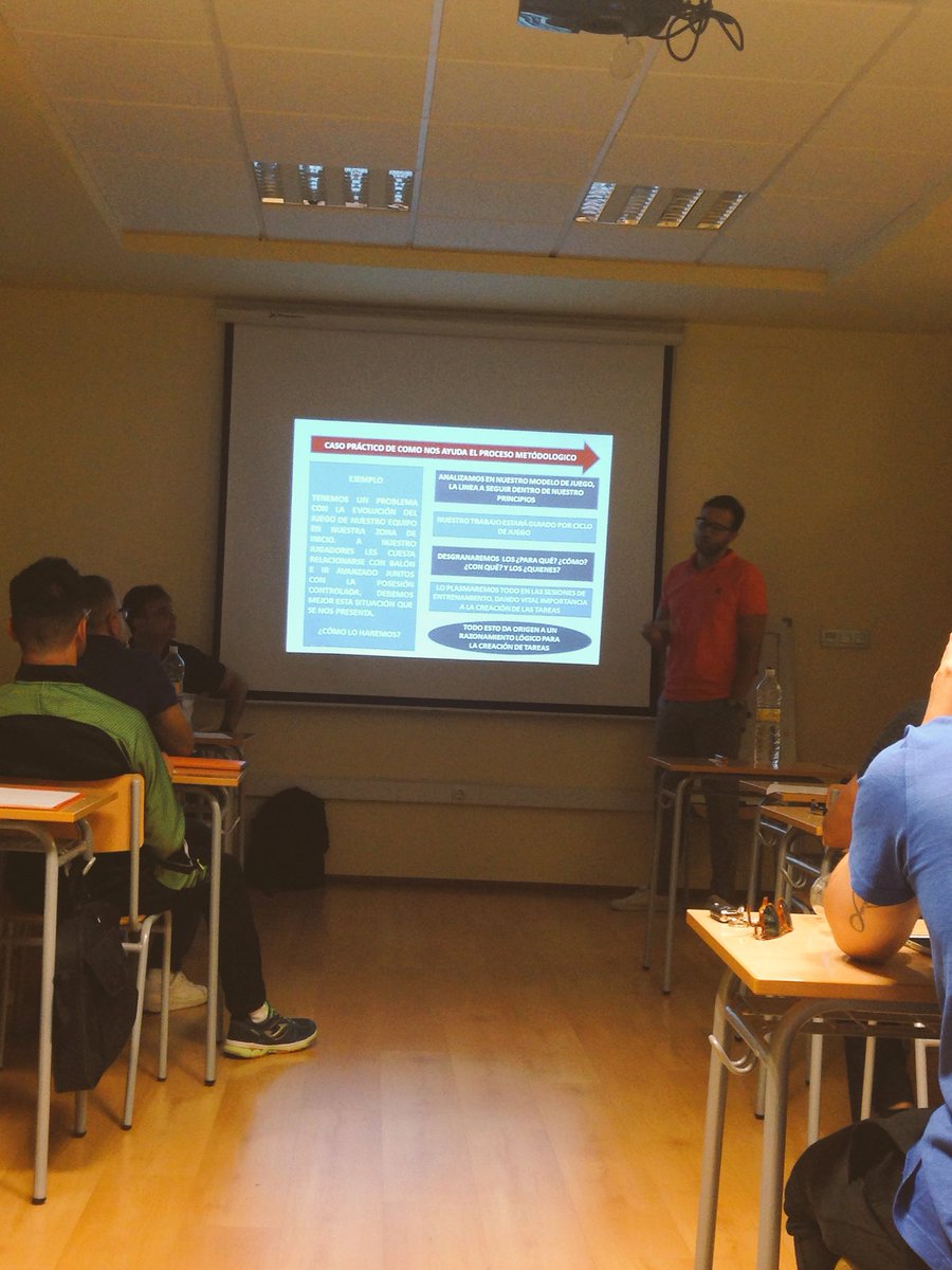 jmisanchez's tweet photo. Asistimos a la ponencia del Mister @JC_Puertas_83 y @Aquinocodina en Granada #estrategiaoperativa #tobeacoach 👏⚽️ https://t.co/ZeKOnnjXJL