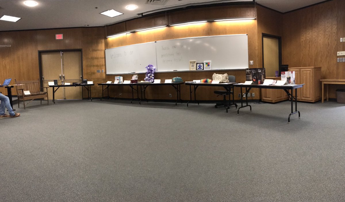 SFAPaperClip's tweet photo. Silent action bidding ends at 230, so hurry up and place your bid on an item. Can message this account for a bid if you cannot make it in!!! You can view the items better on the page. Remember the money goes to the Helping House! https://t.co/oTZcYSNhSU