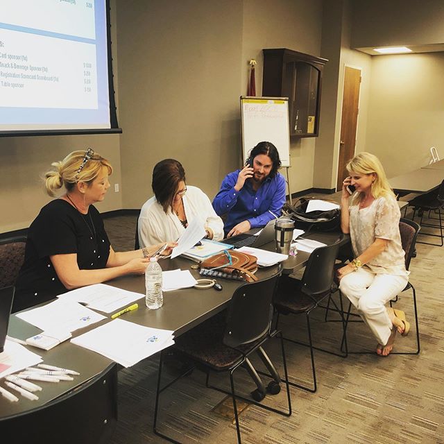 memphisrealtors's tweet photo. The MAAR Cup Call-a-Thon is underway! We’re filling positions for the golf, tennis and newly-added spades tournaments, so be sure to pick up those phones! ⛳️🎾♠️ .
#themaarcup #callathon https://t.co/CceVAThNt3
