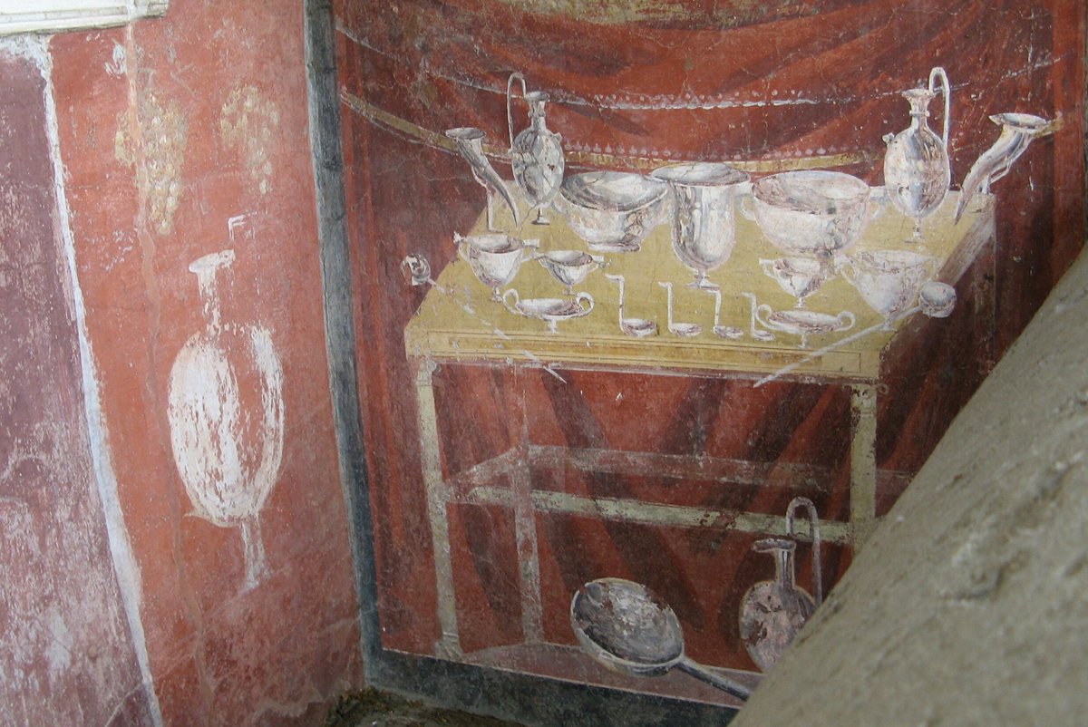 romanarchaeouk's tweet photo. A fresco showing a table loaded with silverware, inside the monumental tomb of Gaius Vestorius Priscus, set up by his mother close to Pompeii's Vesuvius Gate. He died at the age of 22 in AD 75-76 #RomanItaly #RomanArchaeology https://t.co/vwhB6FTGXR