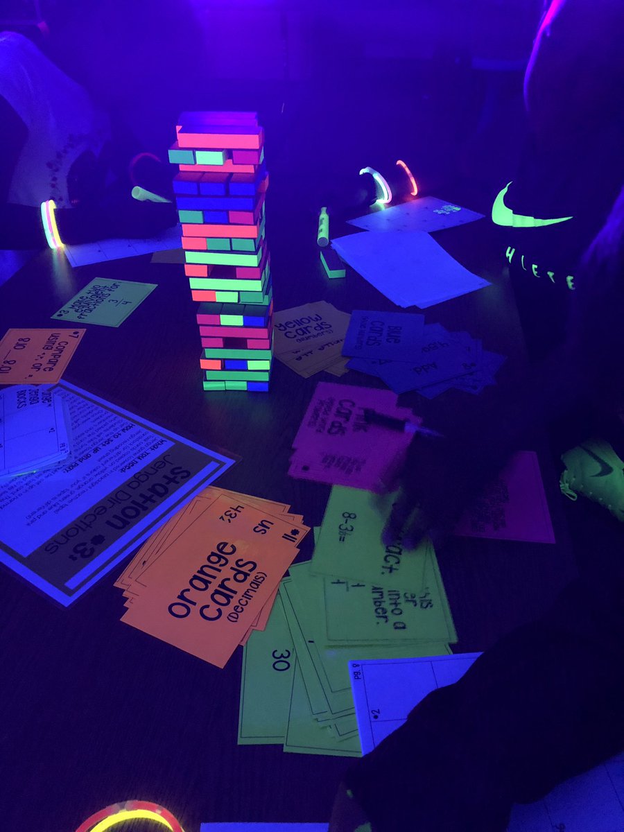 katiec25's tweet image. Glow Games 2019! #engagingmath #OurFISDStory #nowherelikenorris @Norris_Knights